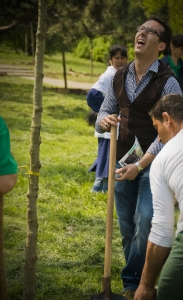 Adi Bucur (Prima TV) a plantat un platan în Parcul Tineretului cu ocazia evenimentului GreenASUS (22.04.2010)