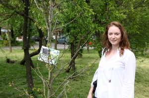 Alexandra Chirvasuta (CITY FM) a plantat un copac în Parcul Tineretului cu ocazia evenimentului GreenASUS (22.04.2010)