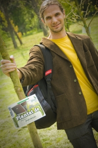 Alexandru Puiu (CHIP) a plantat un platan în Parcul Tineretului cu ocazia evenimentului GreenASUS (22.04.2010)