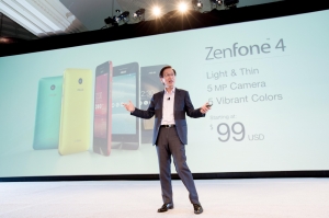 Jonney Shih, presedintele ASUS, prezentand ZenFone 4 in conferinta de la CES2014