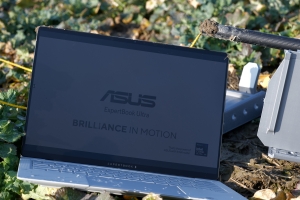 ASUS a trimis un ExpertBook Ultra la 8.856 metri pentru a testa durabilitatea în condiții reale