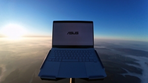 ASUS a trimis un ExpertBook Ultra la 8.856 metri pentru a testa durabilitatea în condiții reale