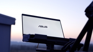 ASUS a trimis un ExpertBook Ultra la 8.856 metri pentru a testa durabilitatea în condiții reale