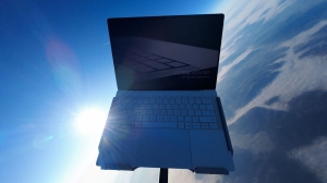 ASUS a trimis un ExpertBook Ultra la 8.856 metri pentru a testa durabilitatea în condiții reale