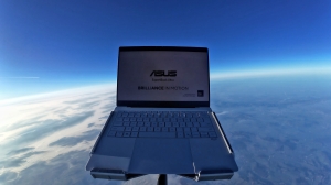 ASUS a trimis un ExpertBook Ultra la 8.856 metri pentru a testa durabilitatea în condiții reale
